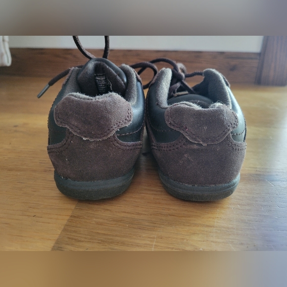 Toddler boys size 8 shoes - Picture 4 of 4